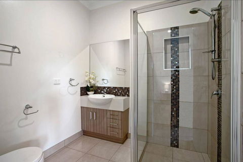 GALBRAITH BEACH STUDIO 3 - Wagga Wagga Accommodation 3