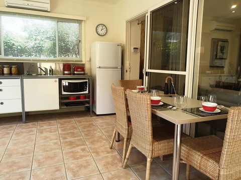 Garden Studio, Black Forest - Holiday Melbourne 1