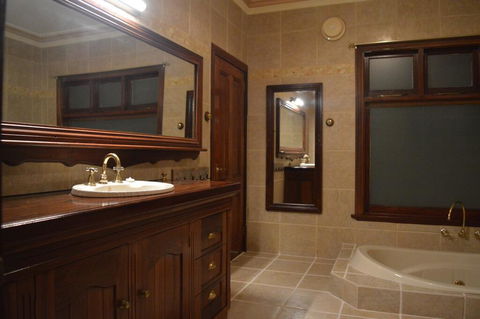 Gargoyle Lodge - Holiday Melbourne 2