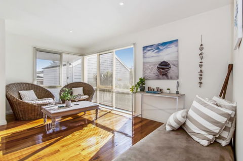 GDay Beach House - Wagga Wagga Accommodation 1