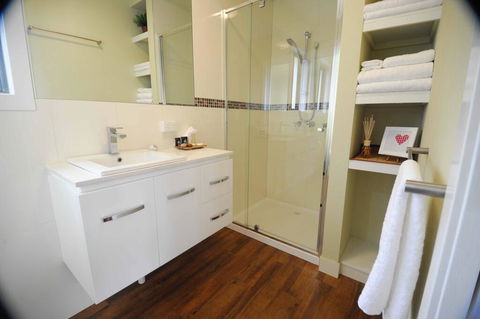 Gisborne Peak Winery Cottages - Holiday Sydney 3