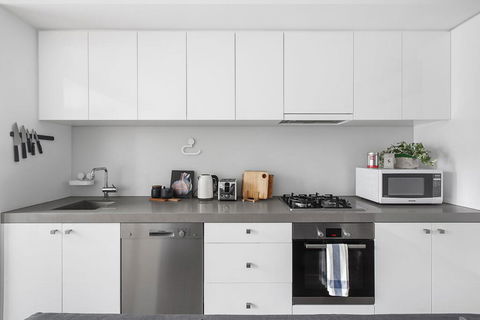 Heart Of Windsor Apartment By Ready Set Host - Holiday Melbourne 3