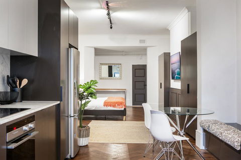 High-End Studio Near Parks, Theatres And Dining - Holiday Melbourne 0