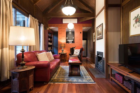 Hills End Camellia - Byron Bay Accommodation 2