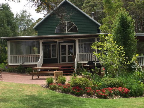 Hillview Chalet - Accommodation Australia 0