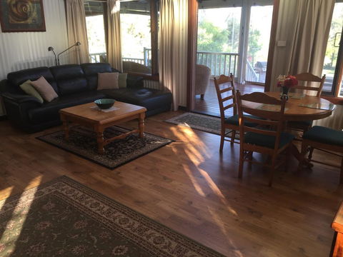 Hillview Chalet - Accommodation Australia 3
