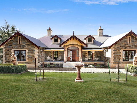 Kilburn - Views As Far As The Eyes Can See - Victoria Tourism 0