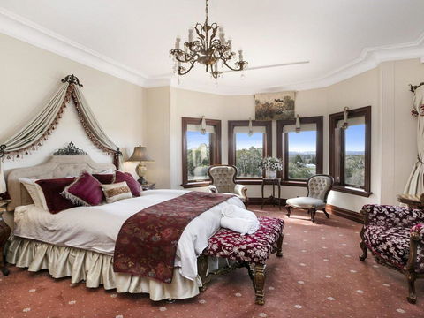 Kilburn - Views As Far As The Eyes Can See - Victoria Tourism 1
