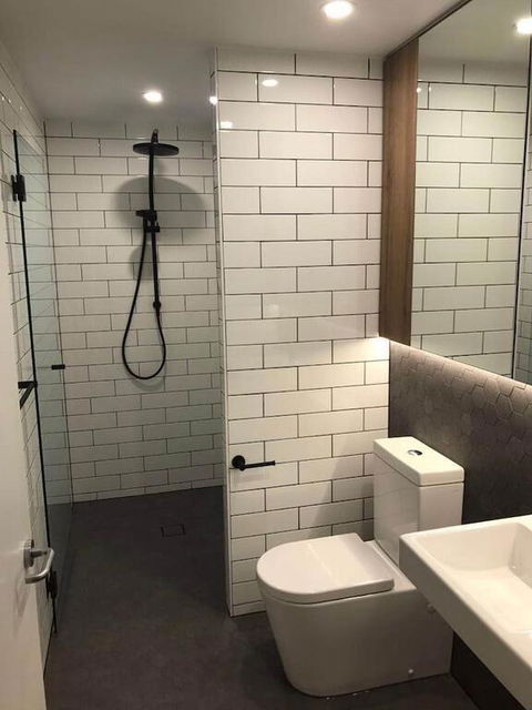 Large Space 2 BED APT Near Brisbane Airport - Holiday Melbourne 3