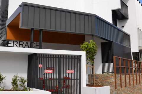 Large Space 2 BED APT Near Brisbane Airport - Holiday Melbourne 1