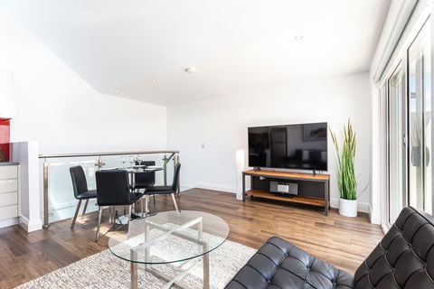 Leichhardt Self-Contained Modern One-Bedroom Apartment (9NOR) - Accommodation Australia 1