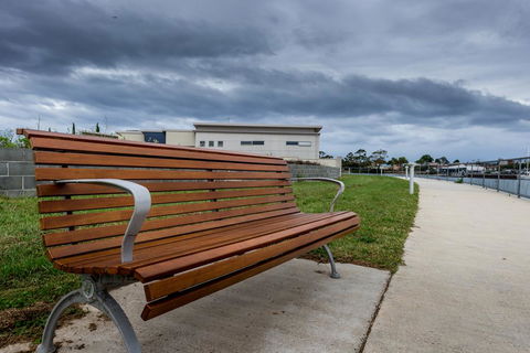 Leven River Retreat - Holiday Sydney 3