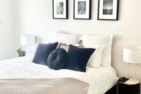 Luxurious Beach Front Apartment In 'The Pacific' - Holiday Melbourne 1
