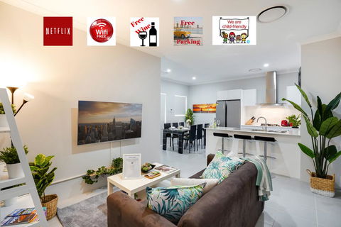 LUXURY HOUSE 10 MIN FROM BEACH WIFI+NETFLIX SLEEP 9 - Byron Bay Accommodation 0