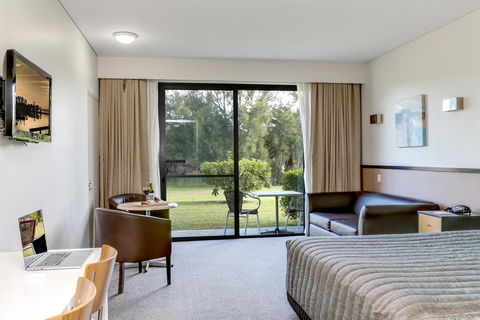 Macquarie 4 Star - Accommodation Australia 2
