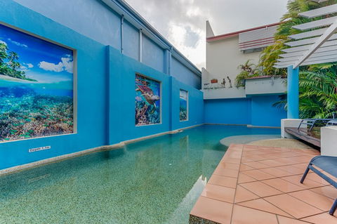 Macrossan House Boutique Holiday Apartments - Caravan Park Accommodation 3