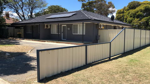 Maddington House Unit A - Holiday Melbourne 0