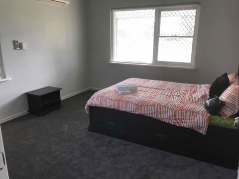 Maddington House Unit A - Holiday Melbourne 2