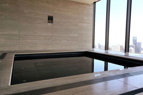 Melbourne CBD Apartment With Luxury Private Facilities - Holiday Melbourne 1