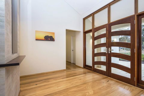 Metricup House - Elegant Country Retreat - Holiday Melbourne 3