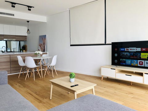Modern Designer 2BR Apartment Near Airport & Beach - Holiday Melbourne 2