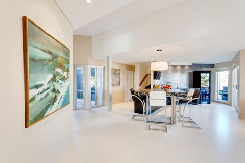 Cottesloe Contemporary Villa - Victoria Tourism 5