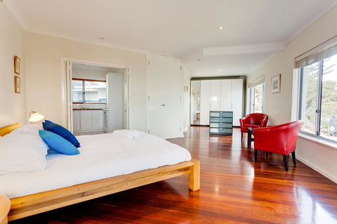 Cottesloe Contemporary Villa - Victoria Tourism 4
