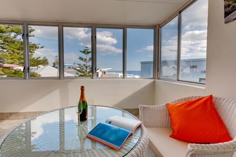 Cottesloe Contemporary Villa - Victoria Tourism 1