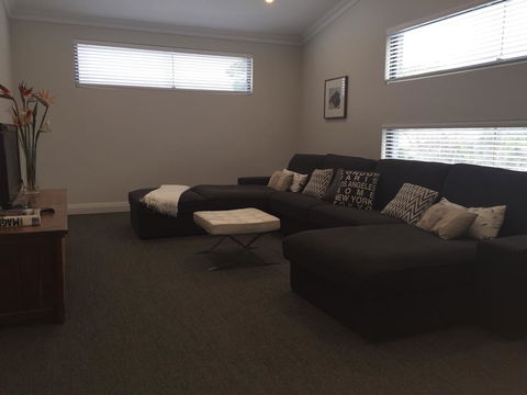 The Pool House - Fremantle - Holiday Melbourne 3