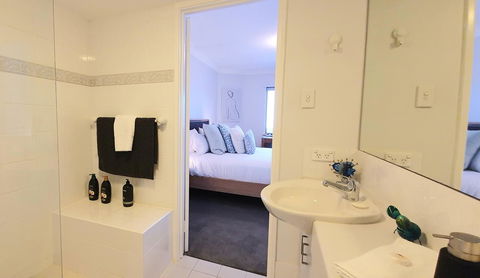 Sandcastles Beachfront Luxury Retreat Apartment - Accommodation Airlie Beach 13