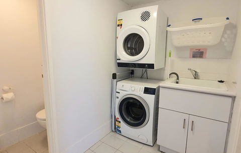 Sandcastles Beachfront Luxury Retreat Apartment - Accommodation Airlie Beach 8