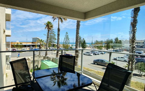 Sandcastles Beachfront Luxury Retreat Apartment - Accommodation Airlie Beach 15