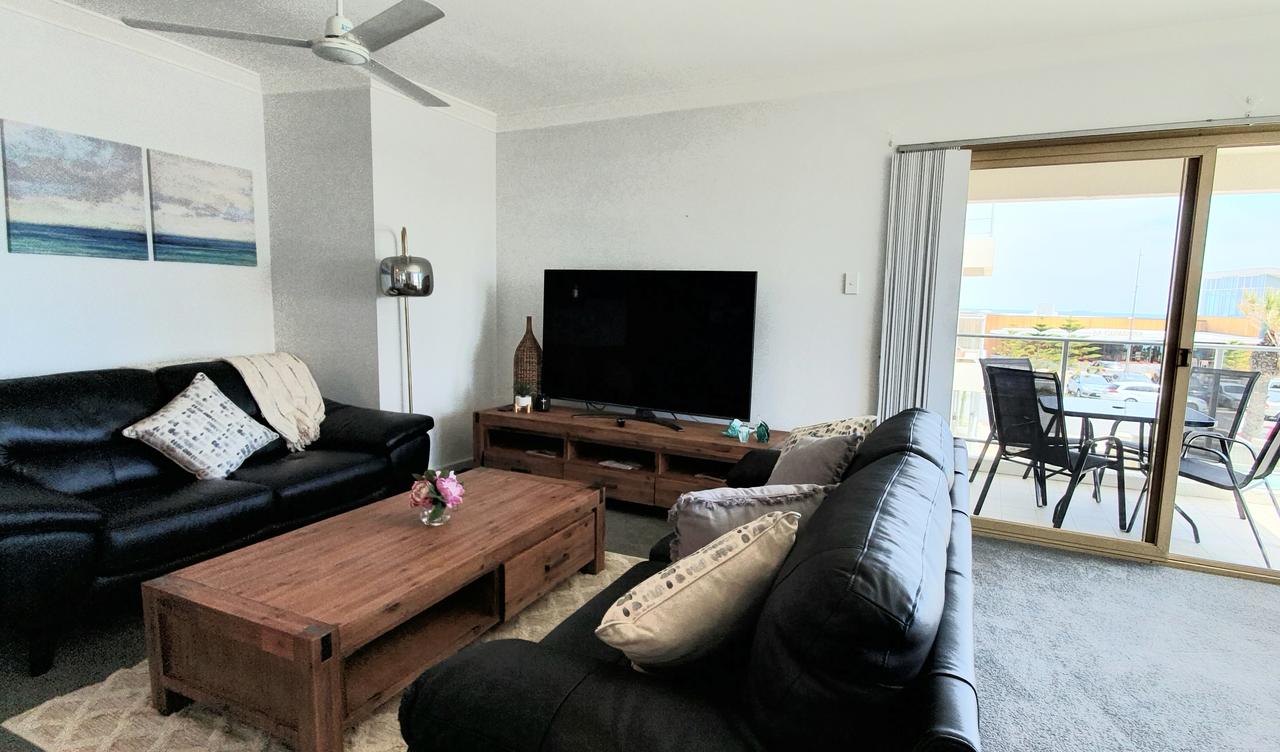 Sandcastles Beachfront Luxury Retreat Apartment - thumb 29
