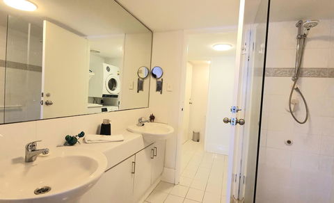 Sandcastles Beachfront Luxury Retreat Apartment - Accommodation Airlie Beach 6