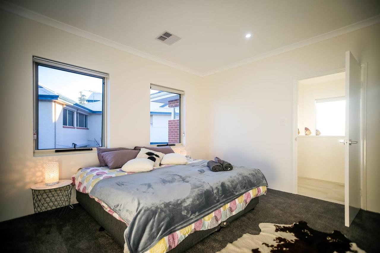 VIP Stays - Villa De Burswood Luxury 3BR Suite W/ King Bed FREE WIFI - thumb 16