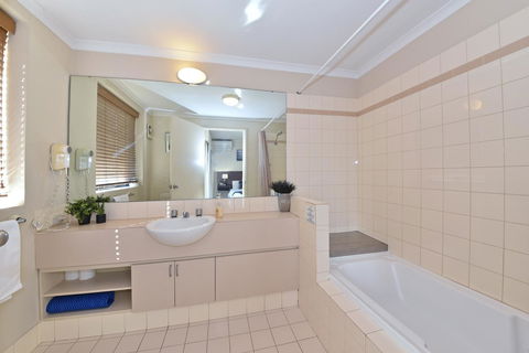 Inner Perth CBD 1X1 Apartment: 605451 - YWait Travel 4