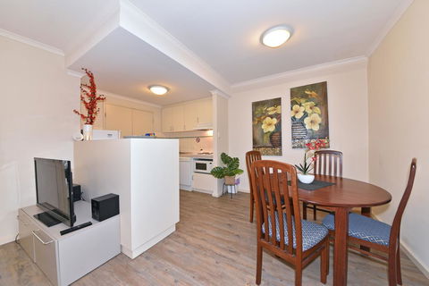 Inner Perth CBD 1X1 Apartment: 605451 - YWait Travel 8