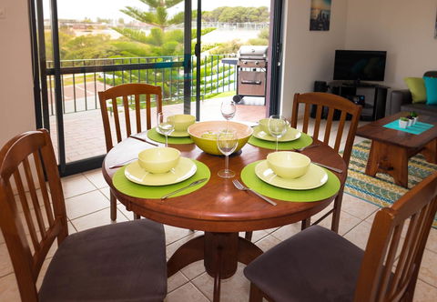 Cottesloe Sea Bliss Apartment - Holiday Melbourne 5