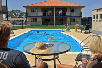 Pinnacles Edge Resort with Carnarvon Accommodation