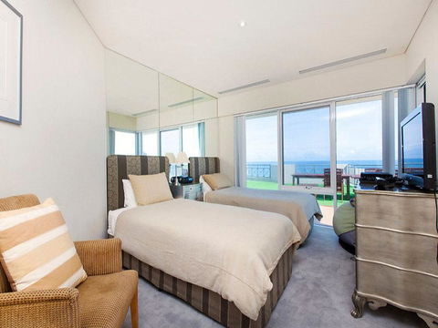 Beachfront Penthouse & Huge Terrace - Holiday Melbourne 1