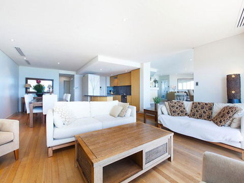Beachfront Penthouse & Huge Terrace - Holiday Melbourne 0