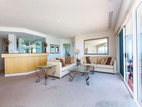 Beachfront Penthouse & Huge Terrace - Holiday Melbourne 5