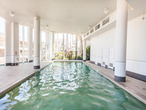 Beachfront Penthouse & Huge Terrace - Holiday Melbourne 10
