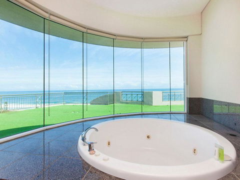 Beachfront Penthouse & Huge Terrace - Holiday Melbourne 4