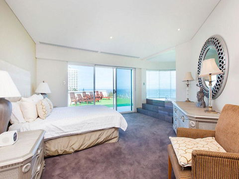 Beachfront Penthouse & Huge Terrace - Holiday Melbourne 7