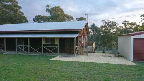 Glengarry Farm Stay BnB - Caravan Park Accommodation 1