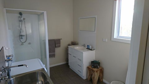 Glengarry Farm Stay BnB - Caravan Park Accommodation 2
