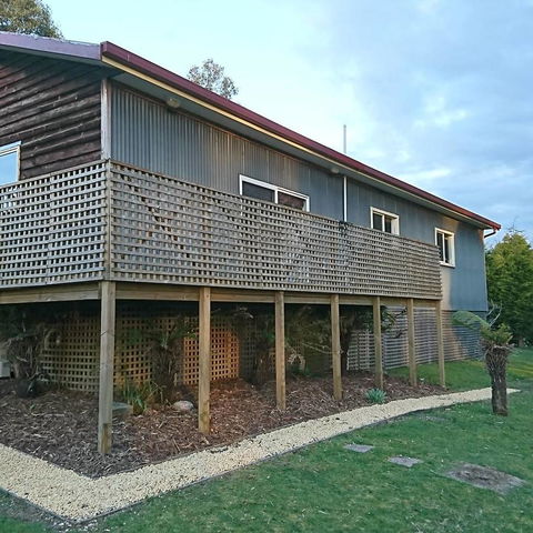 Glengarry Farm Stay BnB - Caravan Park Accommodation 11