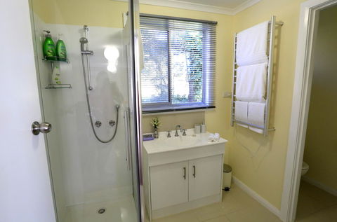 Riverwalk B&B - Victoria Tourism 8