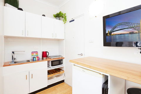 Newly Renovated Studio W Communal Rooftop Terrace - Holiday Melbourne 3